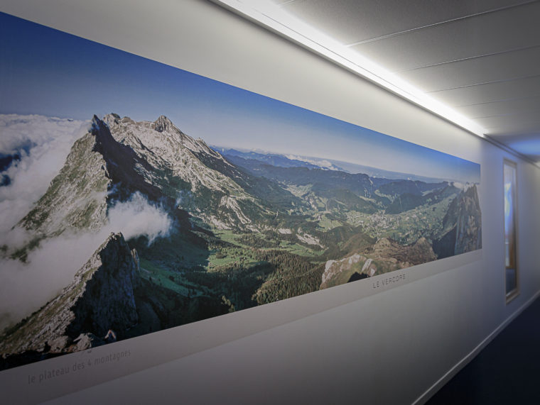 Hôtel - Couloir chambres, tapisserie 5x1,3 m